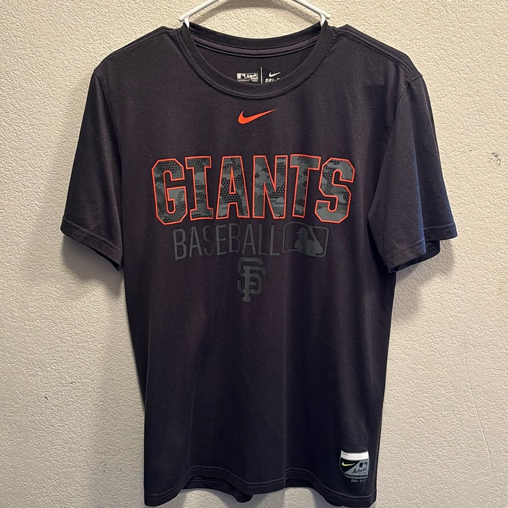 SF Giants dry fit t shirt, dark grey, size medium